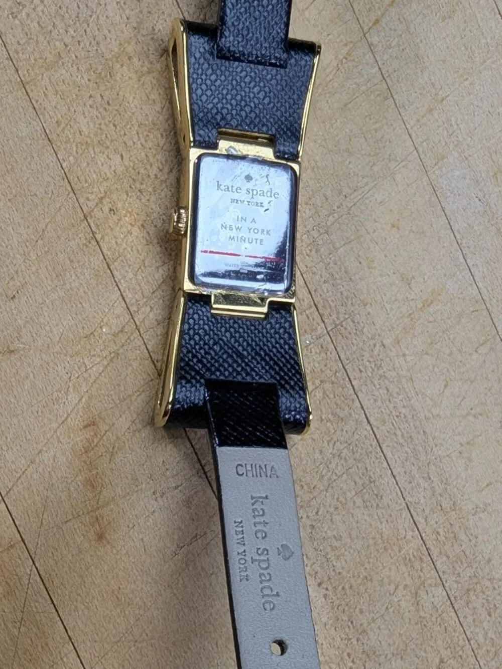 Kate Spade New York Kenmare Bow Watch – Black Saffiano Leather – Gold Tone – Run